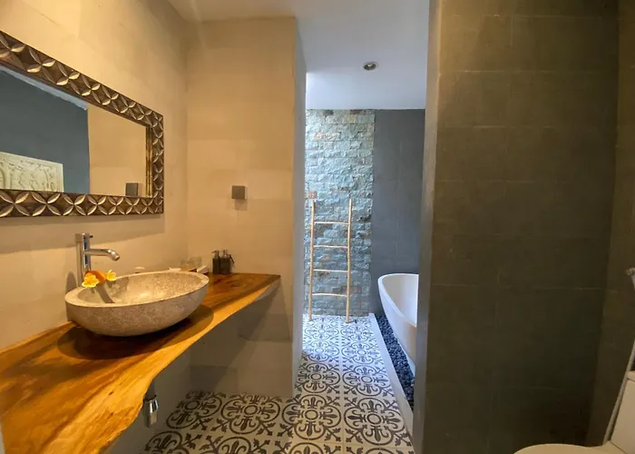 The Loyik Jungle View Villa *